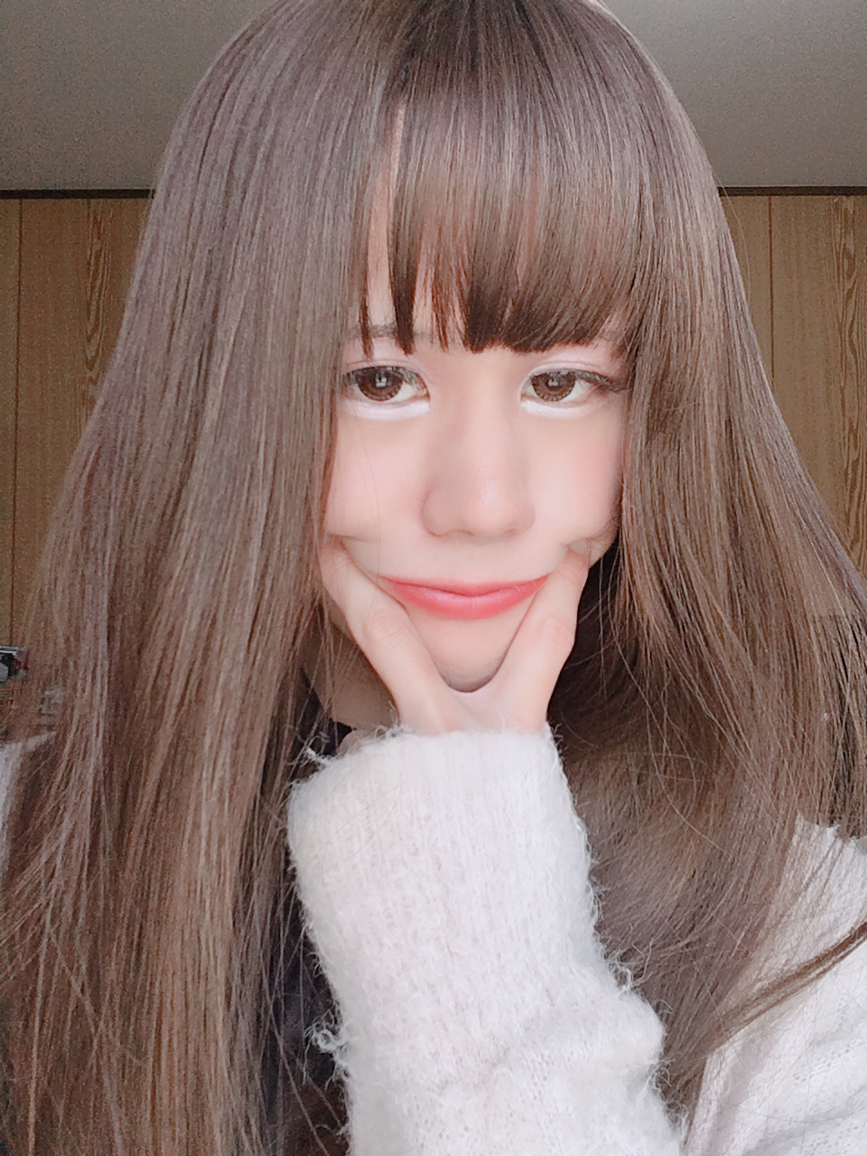 チークと口紅を塗った後